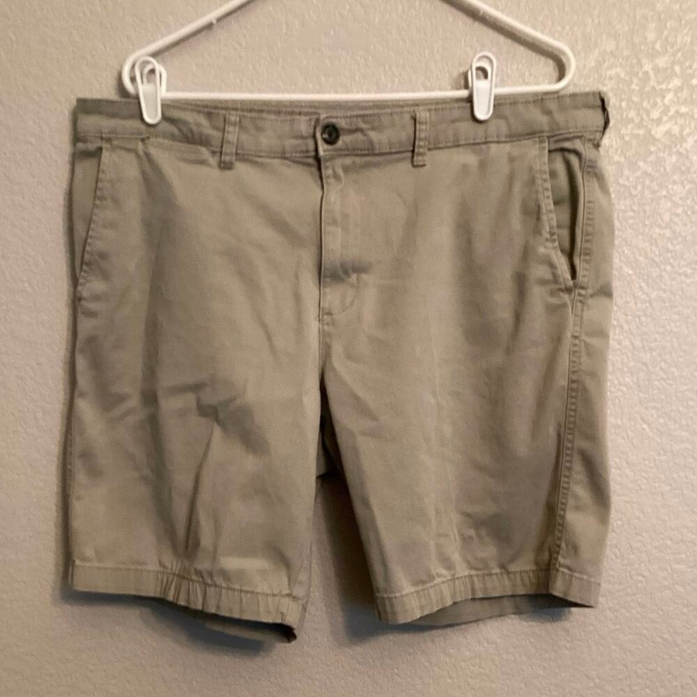 George Beige Tan Flat Front Twill shorts sz 38
